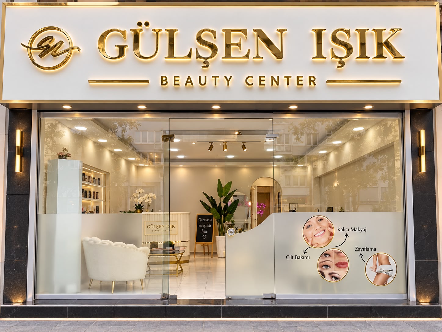 Işıltılı cilt bakımı yapan kadın — Gülşen Işık Beauty